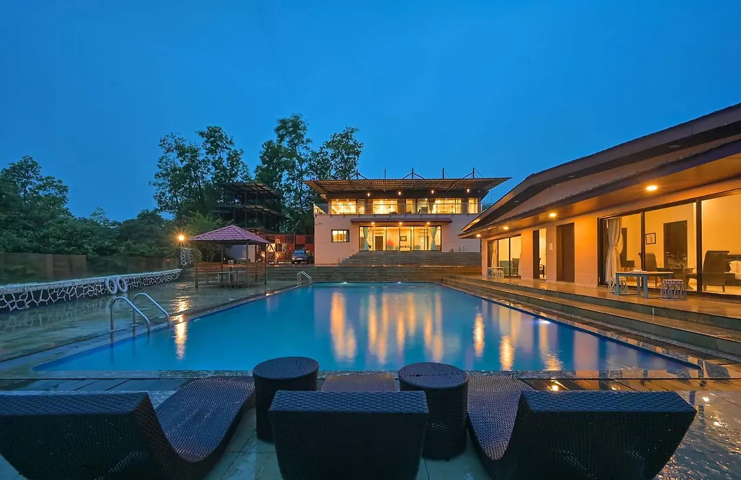 Stayvista'S Lake Mansion - Lakeside Villa With Mountain View, Large Pool & Sprawling Lawn-1